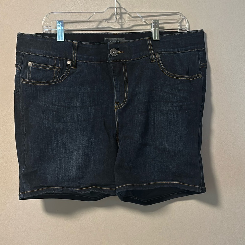 {TORRID} denim shorts